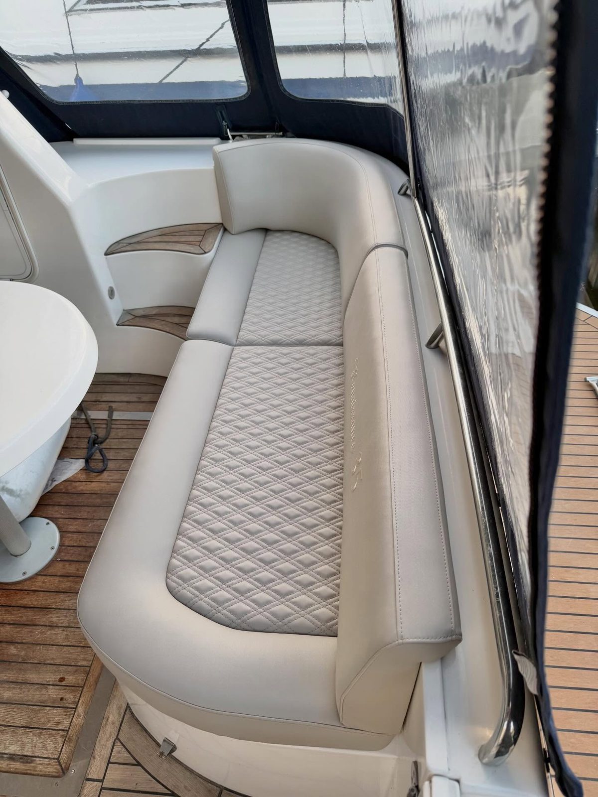 Renaissance 35 saloon